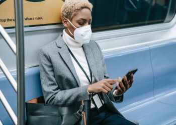 iOS 15.4 libera desbloqueio do Face ID de máscara | Pocket News #331