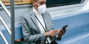 iOS 15.4 libera desbloqueio do Face ID de máscara | Pocket News #331